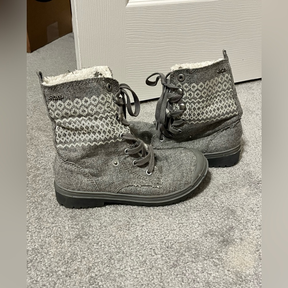 Roxy boot